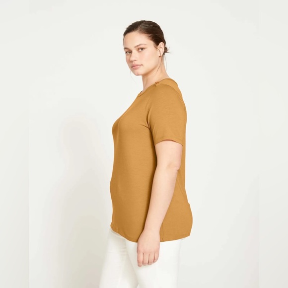 [Universal Standard] Elevated Buttons Tee - Picture 2 of 5